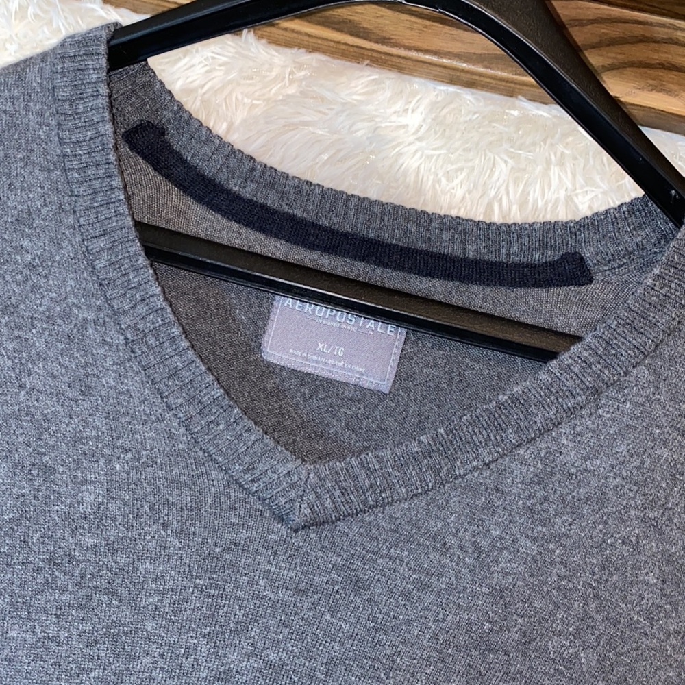 Aeropostale Men’s Sweatshirt - Picture 2 of 3